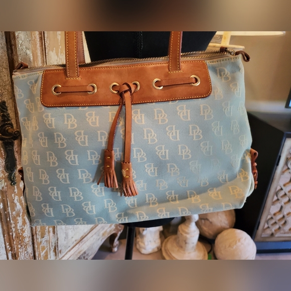 Dooney and Bourke Baby Blue and Ivory Logo Bag - Picture 4 of 12